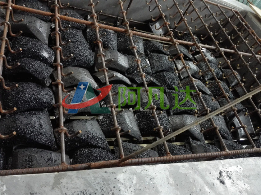 工件使用脫漆劑脫漆現(xiàn)場(chǎng)照片