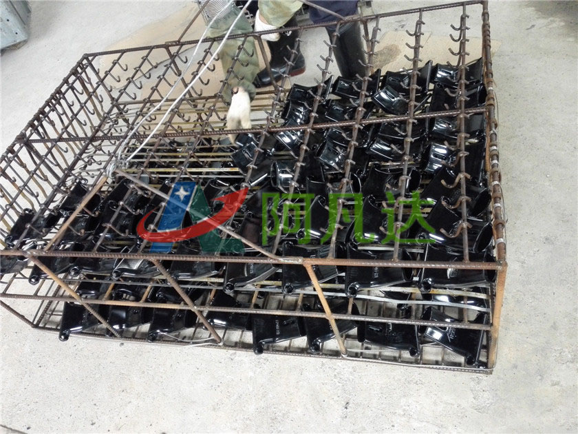 工件使用脫漆劑脫漆應(yīng)用現(xiàn)場(chǎng)照片